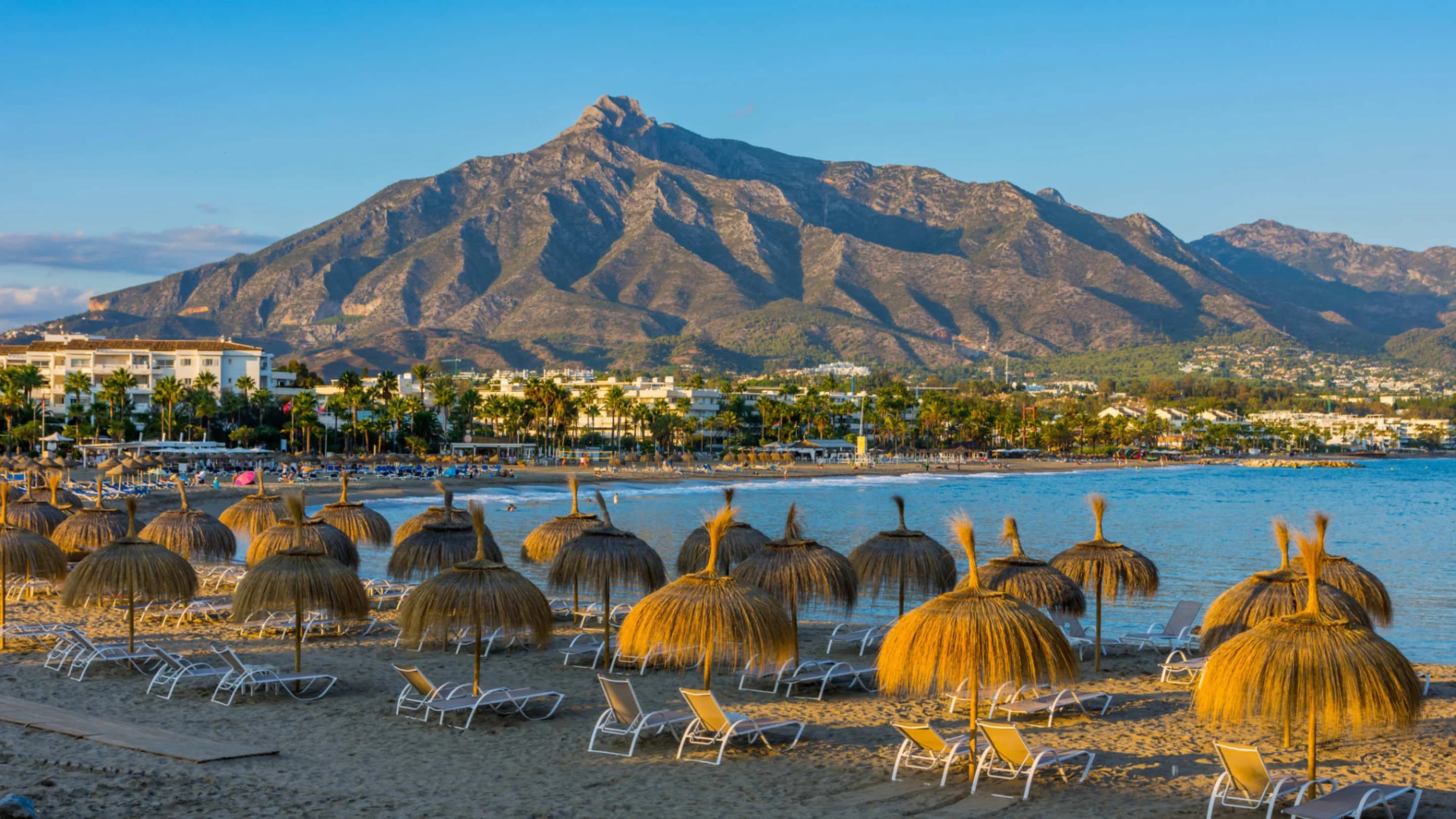 De zonnige kust van de Costa del Sol