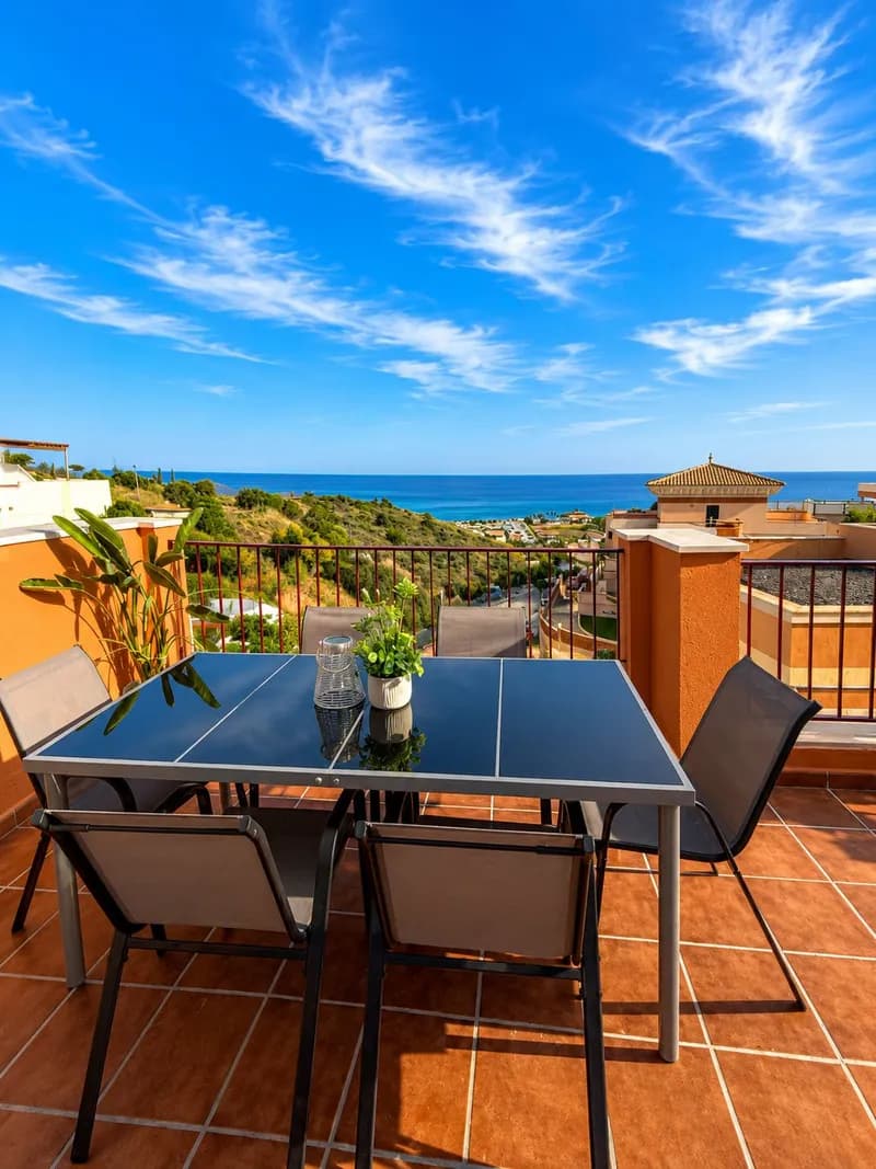 Vista Mar, vakantiehuis aan de Costa del Sol in Zuid-Spanje, met terras, uitzicht, eetkamer