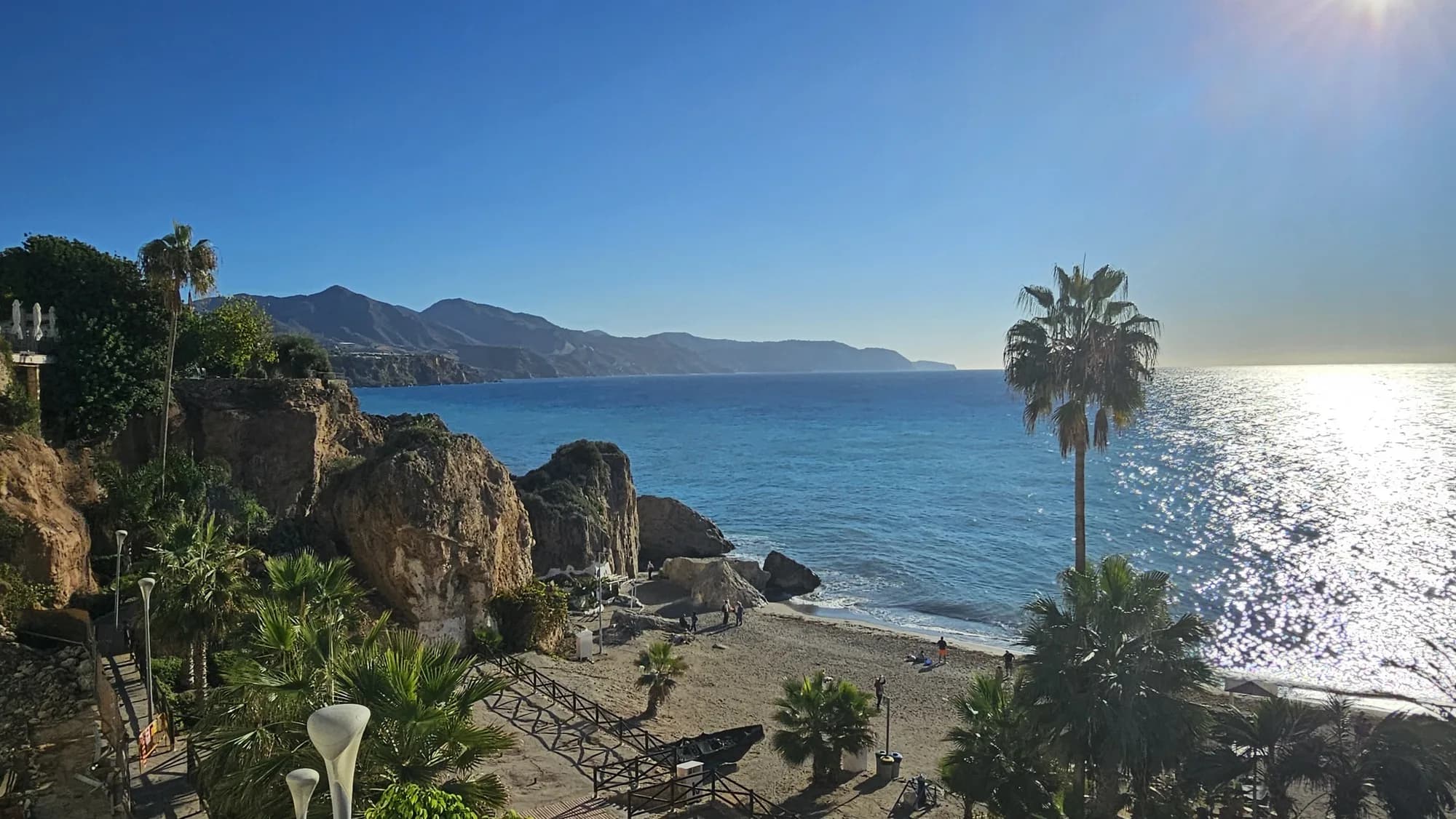 Strand van Nerja bij het balkon van europa